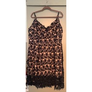 City Chic L/20 crochet tea dress